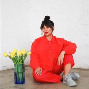 Hey - I'm Sam! Shop my closet! ✌🏽